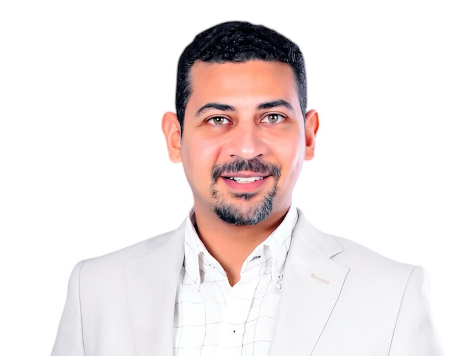 دكتور عمر عادل هو اخصائى التغذية السابق للفريق الاول كرة قدم بنادى الزمالك ز نادى الاتحاد الليبى بالاضافة الى منتخب مصر للفتيات